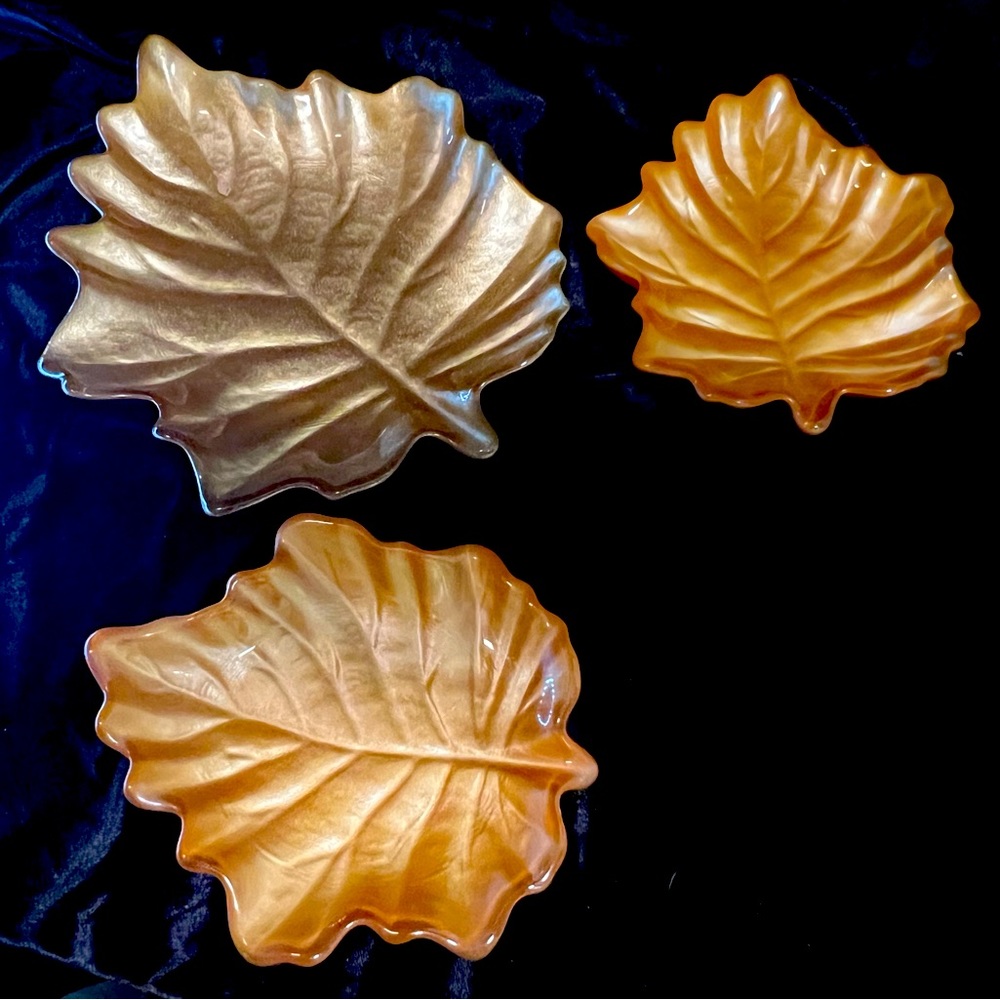 🍁🍂Set of 3 glass leaf plates 🍂🍁